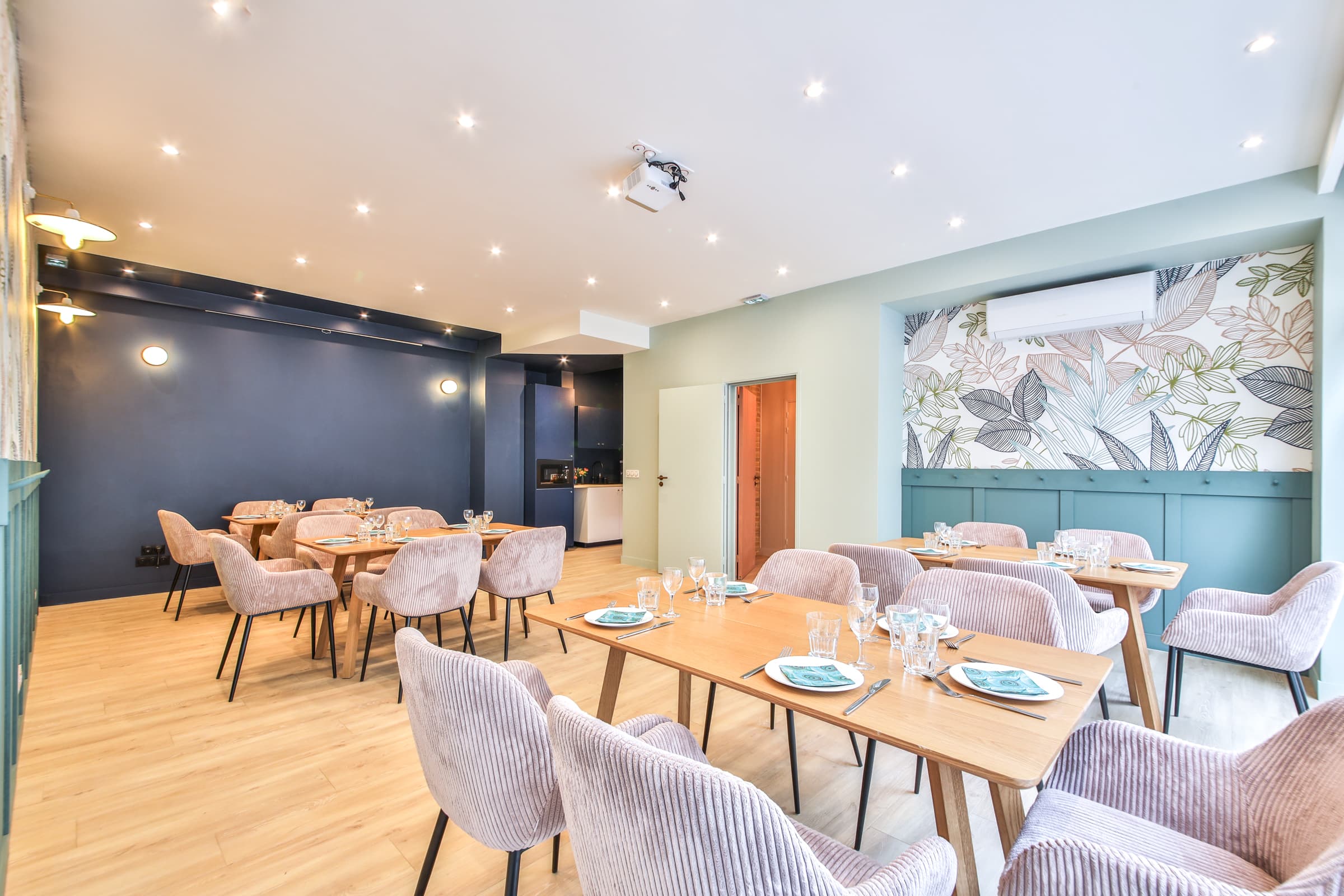 Salle pour repas de famille, Paris 14